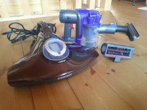 「レイコップ」と「ダイソン」ベッド吸引なら、断然レイコップ！