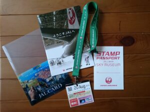 羽田で「JALの整備場見学」パイロットの制服にテンション?