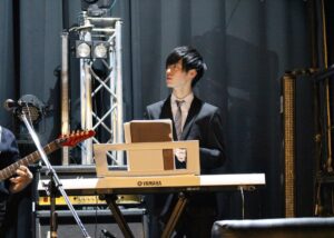 ふみ(ピアノ)の顔や年収は？本名やギャップも！高校大学はどこ？