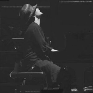 菊池亮太は何者？バーの場所はどこ？年齢は？大学やピアノの経歴も！